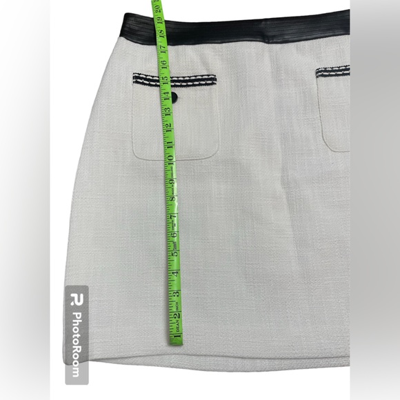 KARL LAGERFELD PARIS
Tweed Skirt
NWT 
Size:14
Color: white and black - Picture 5 of 8